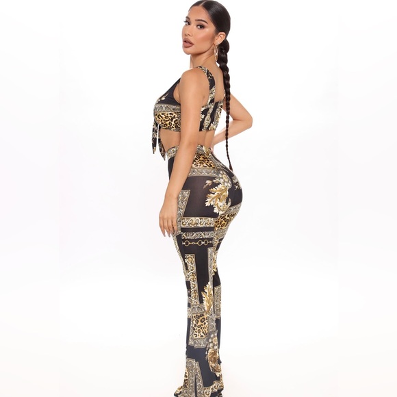 It’s giving versace set - Picture 4 of 4